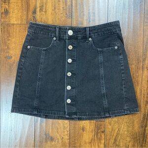 AMERICAN EAGLE Women’s Jean Skirt Black Denim Hi Rise A-Line Button Front Size 4